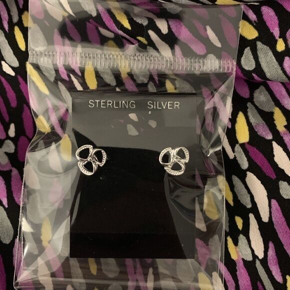 💐 925 Sterling Silver Clover CZ Earrings - Picture 5 of 9